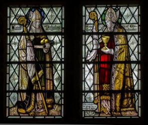 미라의 성 니콜라오와 치체스터의 성 리카르도_by Shrigley & Hunt_photo by Jules & Jenny_in the Chichester Cathedral.jpg